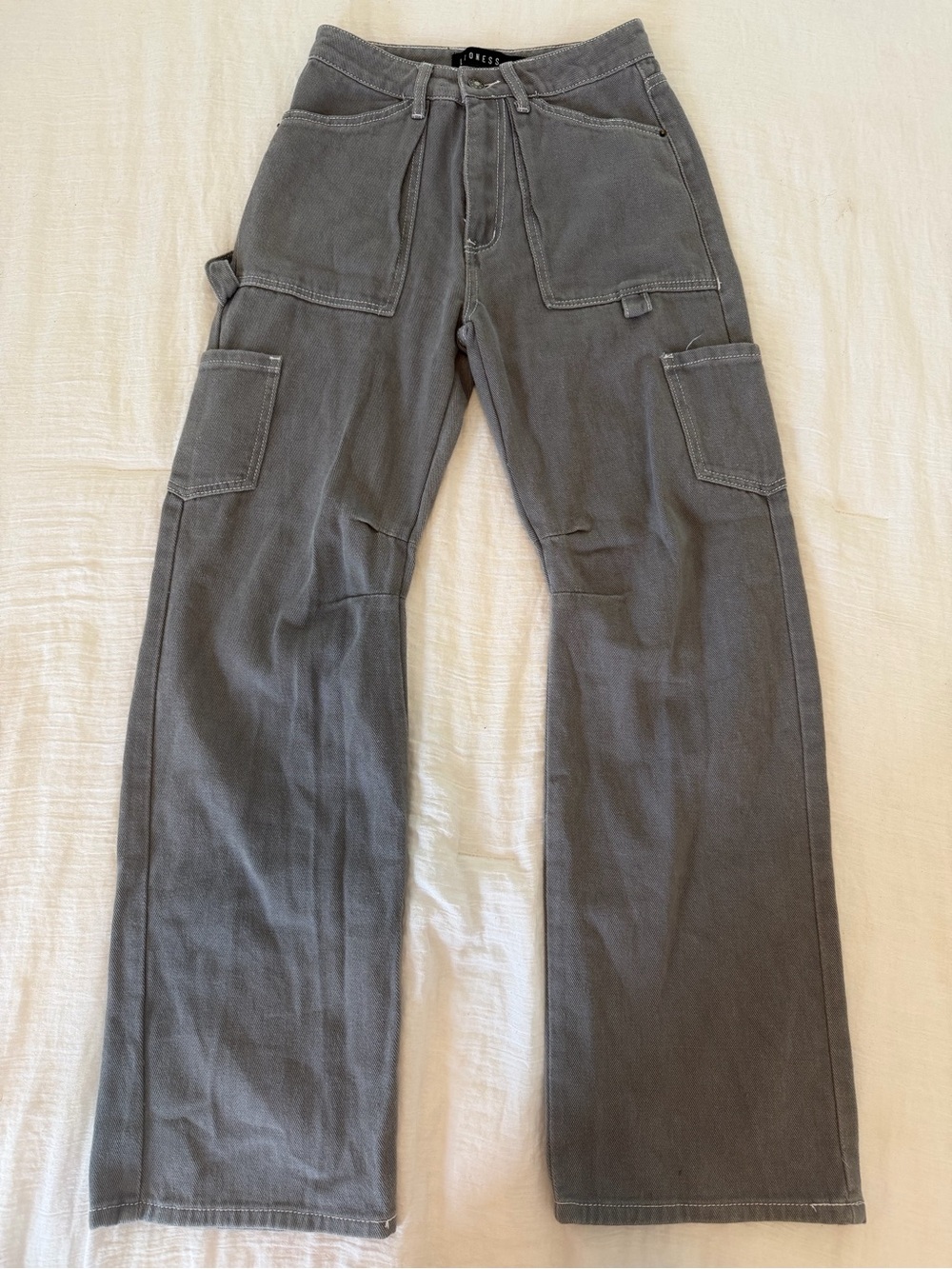 NWOT Lioness Gray Wide-Leg Cargo Pants - Size XXS